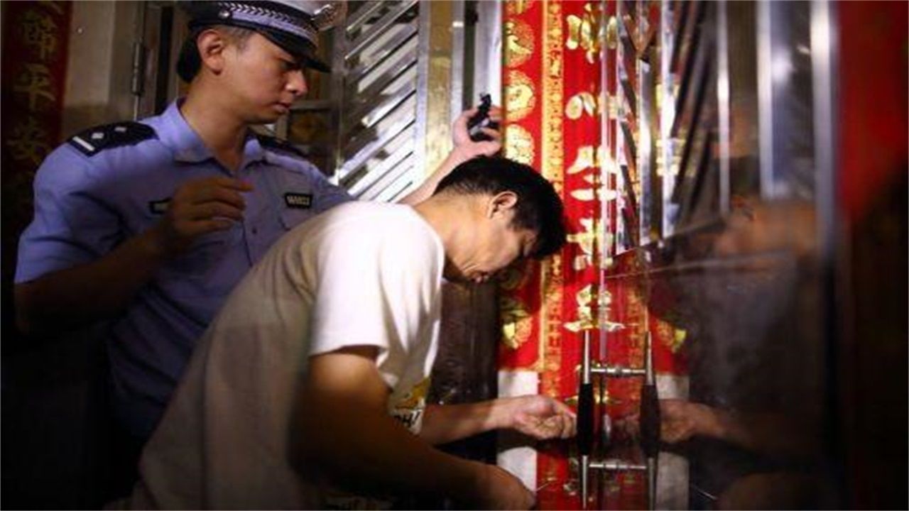 册亨县正气锁业开锁网请开锁师傅开了锁后，师傅为什么一般都不进门，就算主人请也不进去？